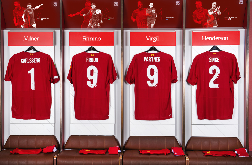 Liverpul FK futbolçularının 2015-ci ildə qalib gəldikləri Çempionlar liqası matçında geyindikləri futbolkalar